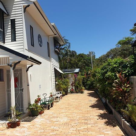 Pet Friendly & Spacious Two Bedroom Guest Unit Caloundra Extérieur photo