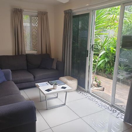 Pet Friendly & Spacious Two Bedroom Guest Unit Caloundra Extérieur photo