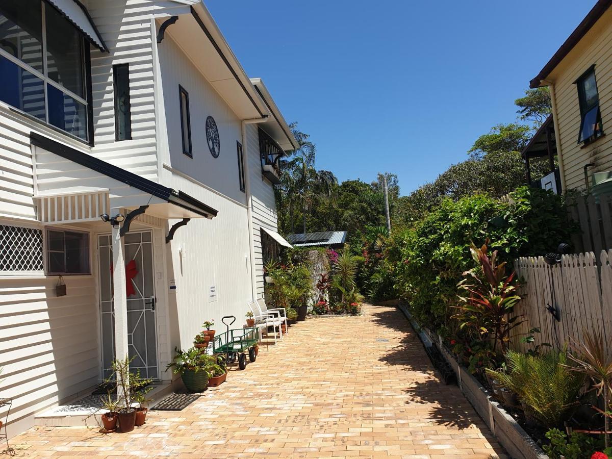 Pet Friendly & Spacious Two Bedroom Guest Unit Caloundra Extérieur photo