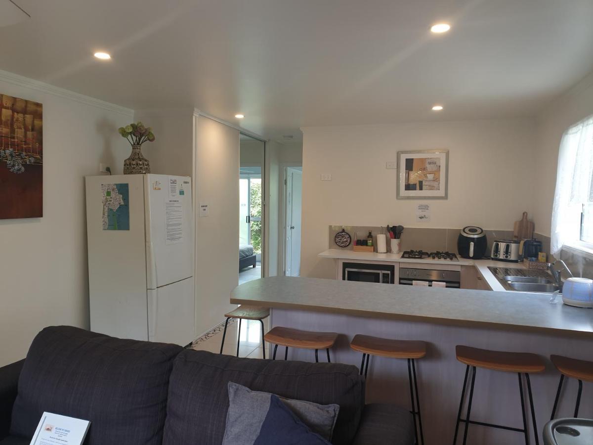 Pet Friendly & Spacious Two Bedroom Guest Unit Caloundra Extérieur photo