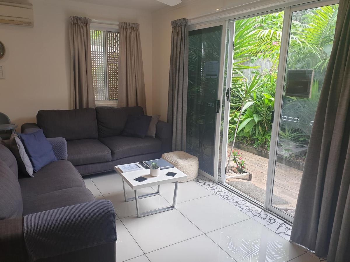 Pet Friendly & Spacious Two Bedroom Guest Unit Caloundra Extérieur photo