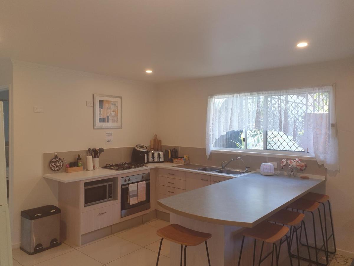 Pet Friendly & Spacious Two Bedroom Guest Unit Caloundra Extérieur photo