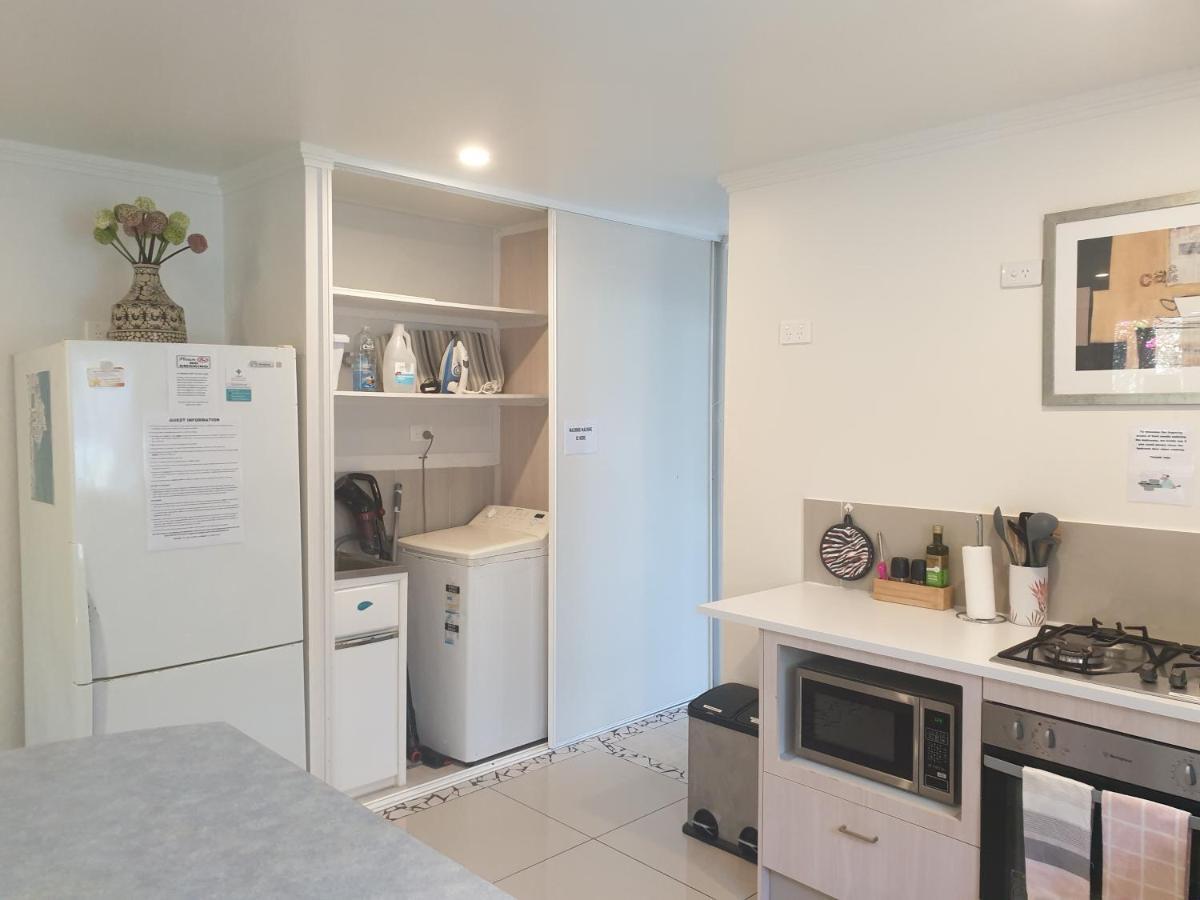 Pet Friendly & Spacious Two Bedroom Guest Unit Caloundra Extérieur photo